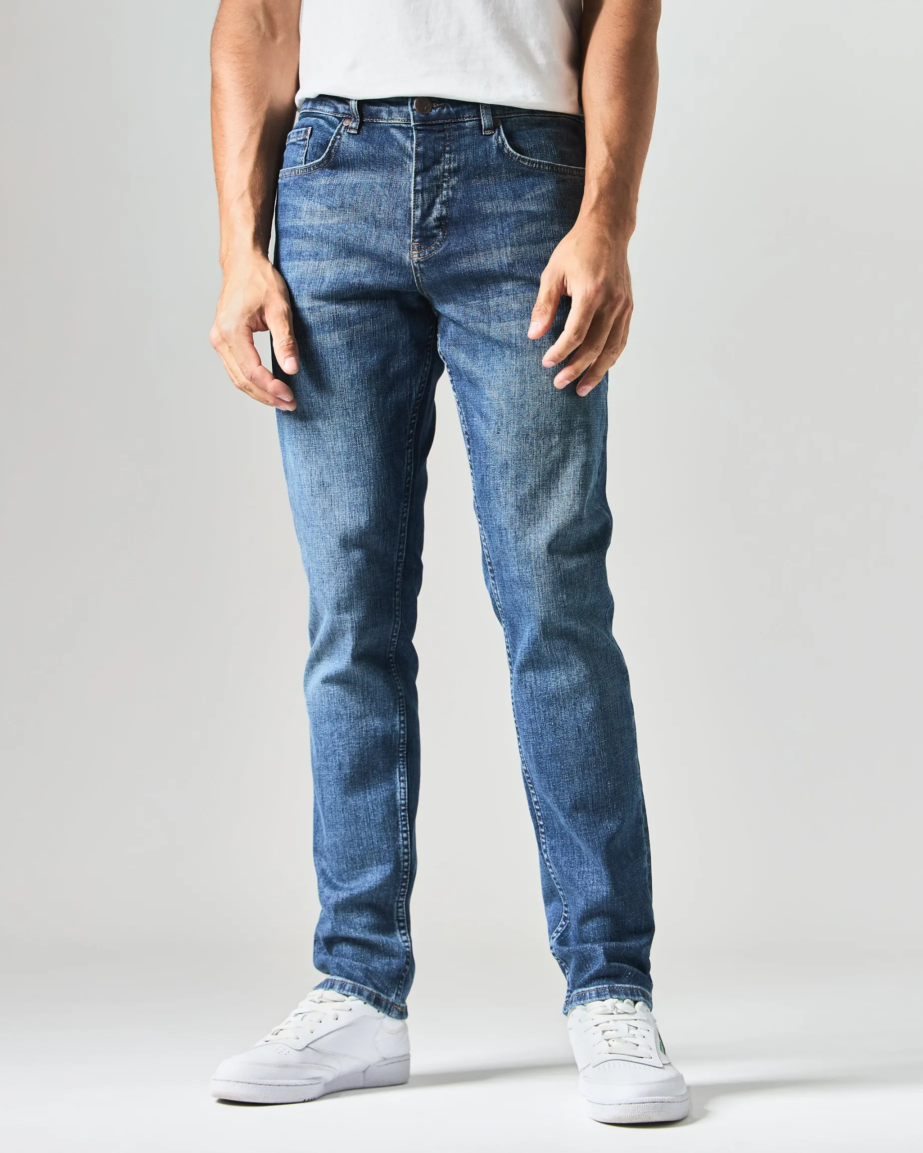 444 Tapered Washed Vintage Denim Jeans